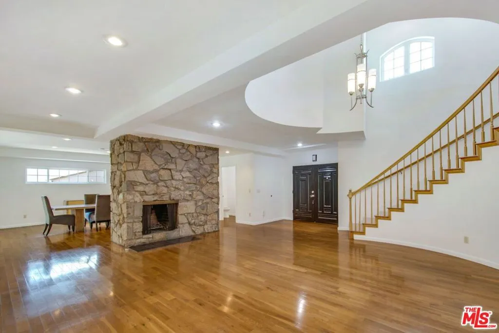 4521 Don Timoteo Drive, Los Angeles, California 90008 home-pic-4