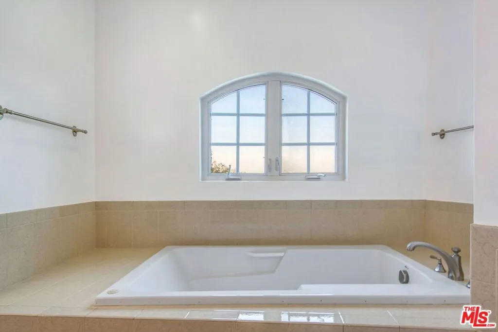 4521 Don Timoteo Drive, Los Angeles, California 90008 home-pic-41