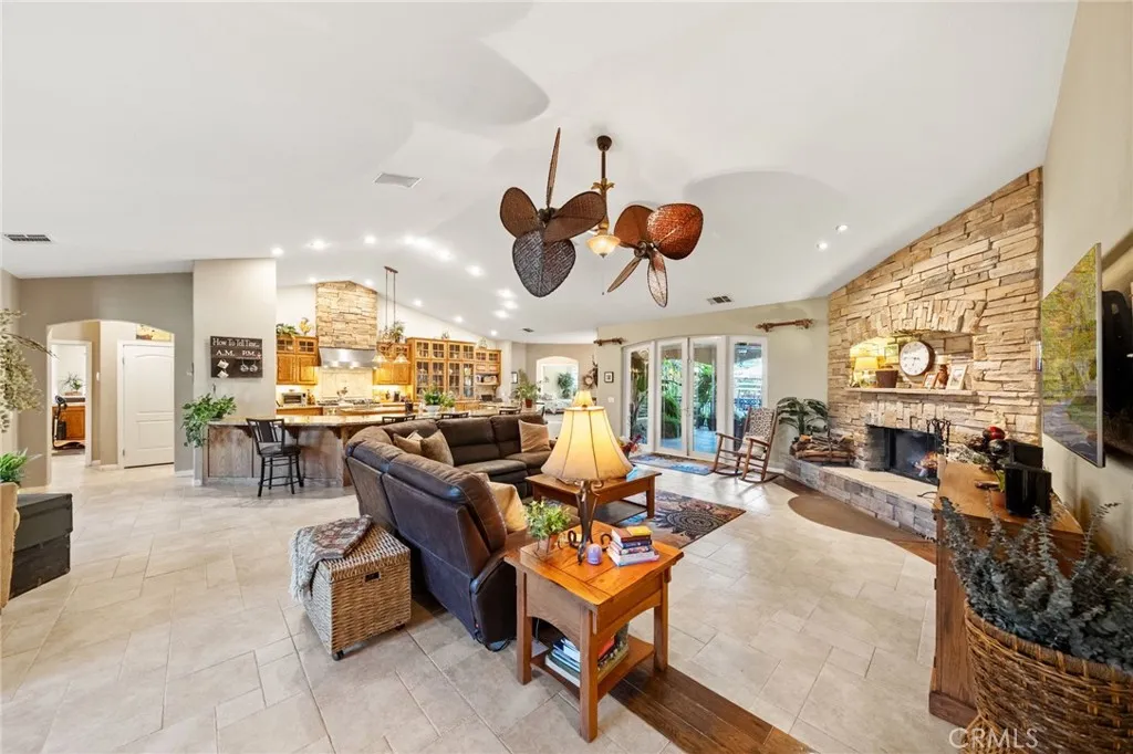 39898 Via Sereno, Murrieta, California 92562 home-pic-9