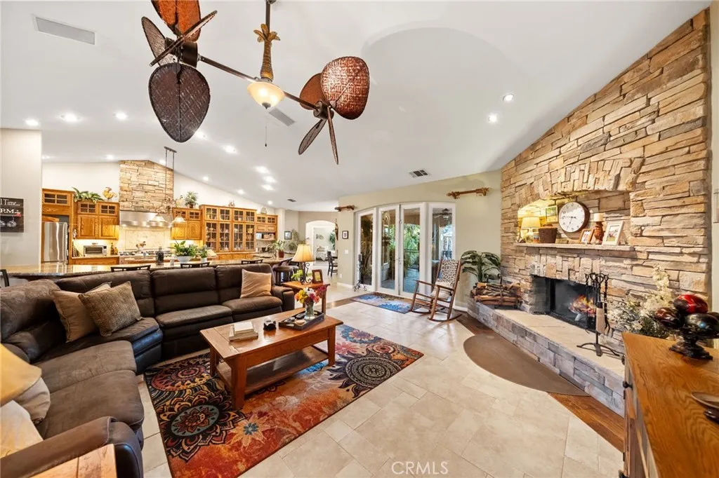 39898 Via Sereno, Murrieta, California 92562 home-pic-10
