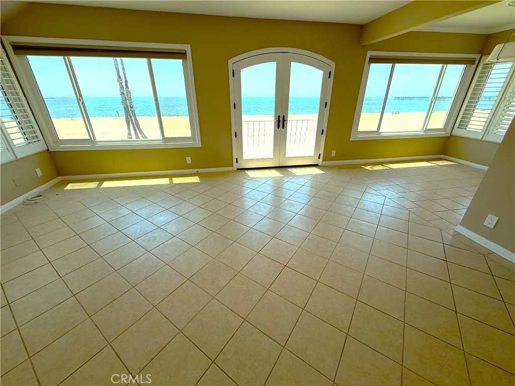 1319 Seal Way B, Seal Beach, California 90740, 2 Bedrooms Bedrooms, ,1 BathroomBathrooms,Residential Lease,For Rent,Seal Way,PW25180050