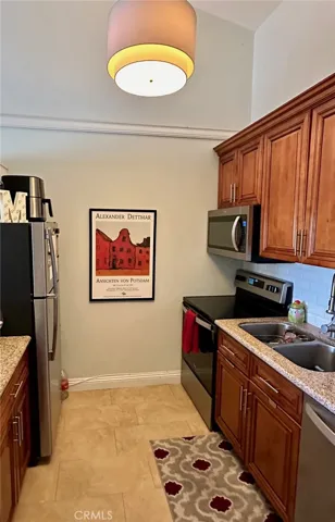 641 S Prospect Avenue 203, Redondo Beach, California 90277