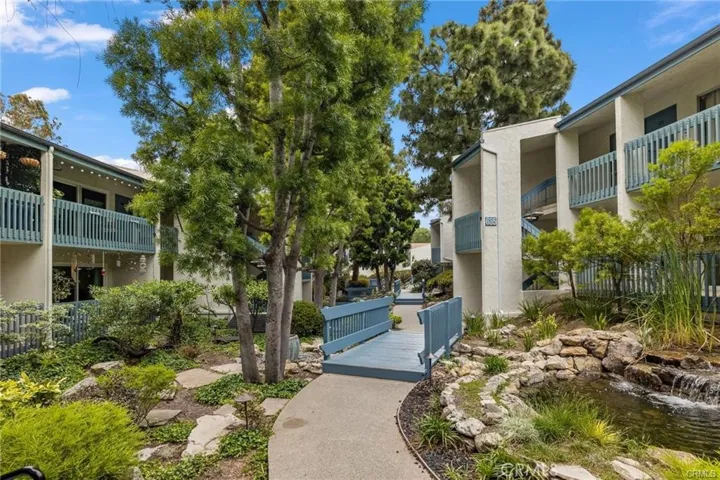 641 S Prospect Avenue 203, Redondo Beach, California 90277