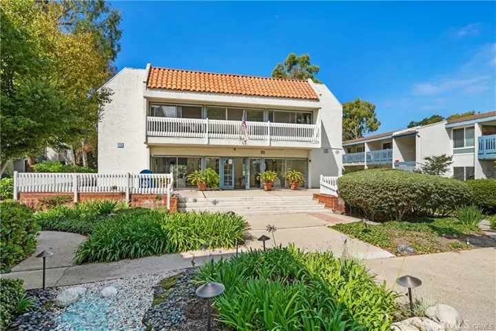 641 S Prospect Avenue 203, Redondo Beach, California 90277