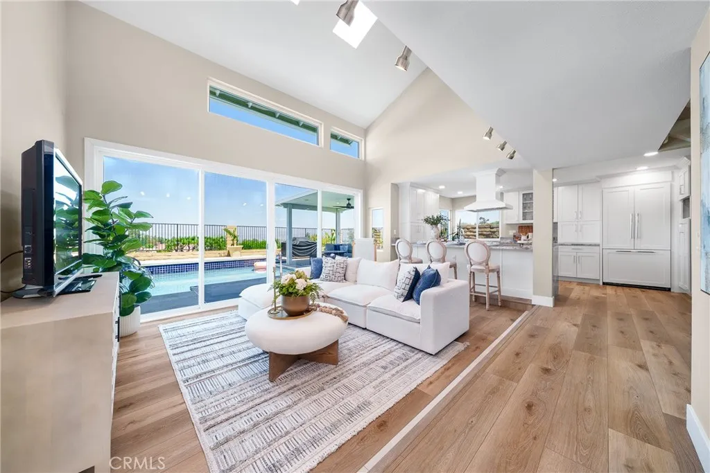 6691 E Smokewood Circle, Anaheim, California 92807 home-pic-4