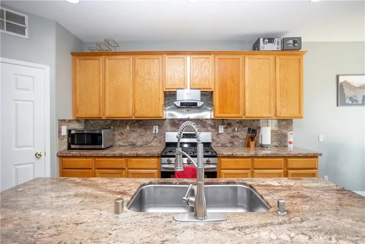 5332 Trailhawk Avenue, Fontana, California 92336