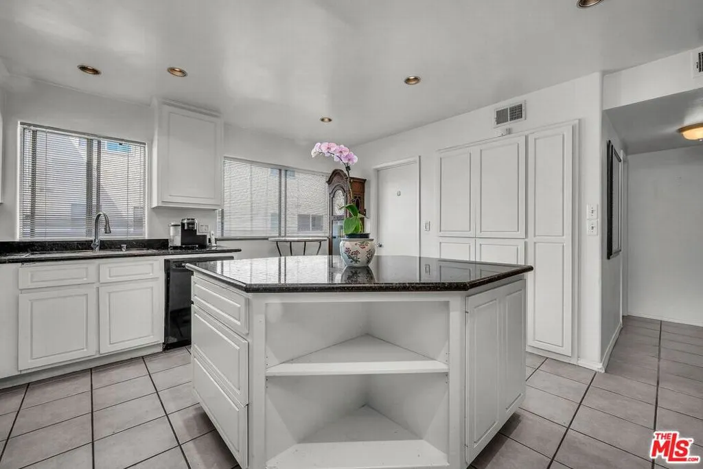 11260 Overland Avenue 9d, Culver City, California 90230 home-pic-5