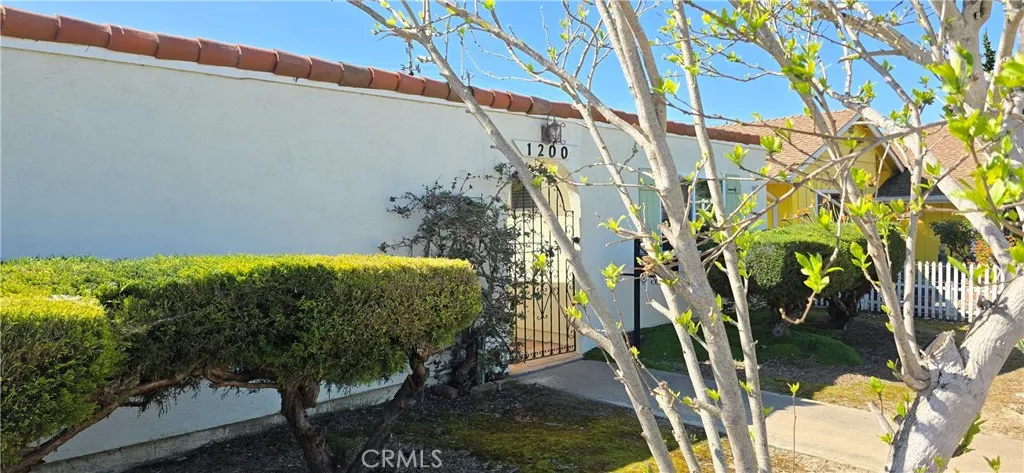1200 Peach Ave, Southeast Lompoc. 1781 sq ft home