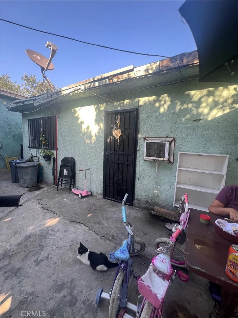 1734 E 63rd Street, Los Angeles, California 90001 home-pic-15