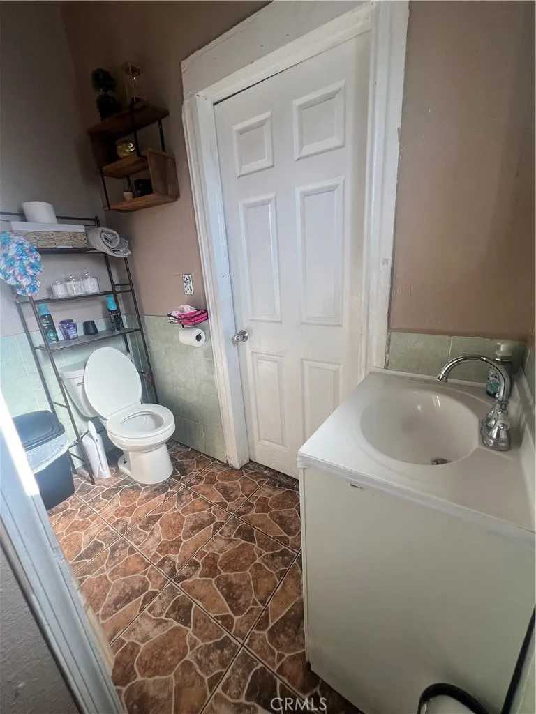 1734 E 63rd Street, Los Angeles, California 90001 home-pic-7