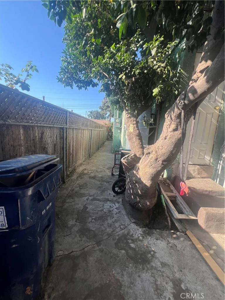 1734 E 63rd Street, Los Angeles, California 90001 home-pic-10