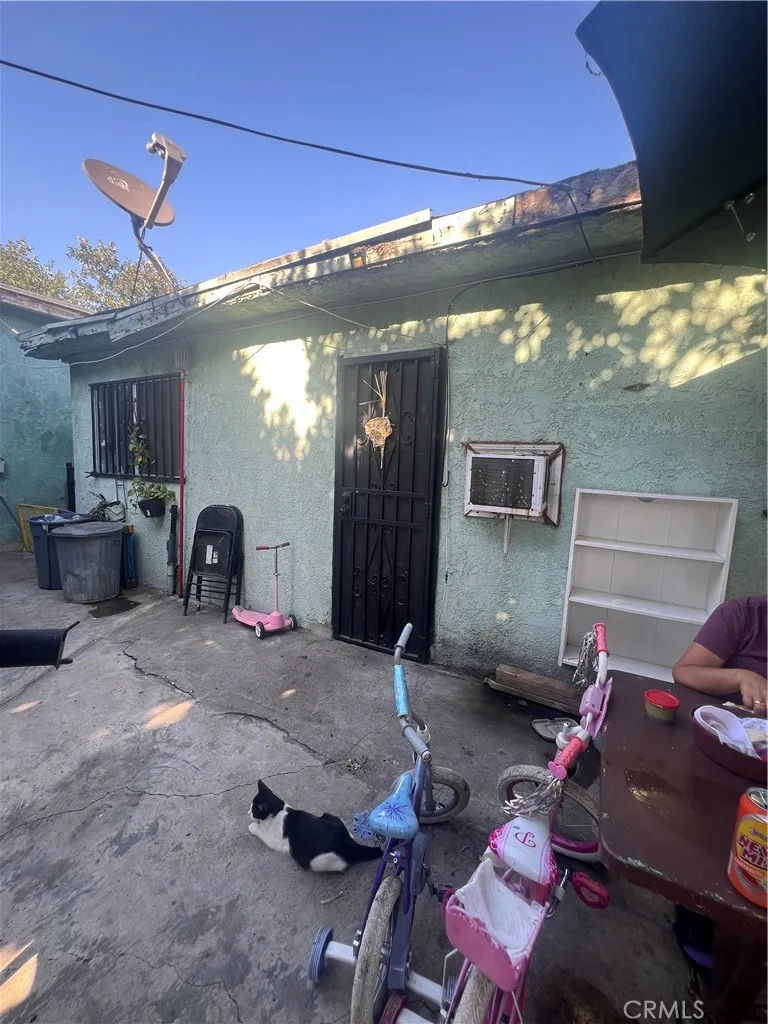 1734 E 63rd Street, Los Angeles, California 90001 home-pic-9