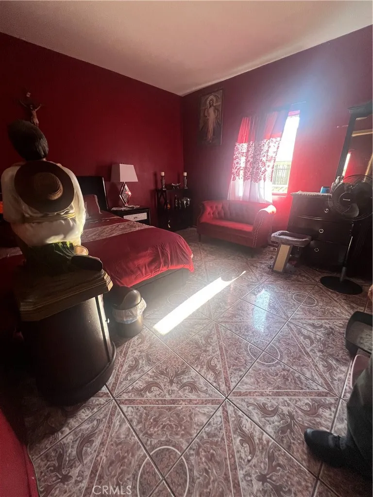 1734 E 63rd Street, Los Angeles, California 90001 home-pic-2