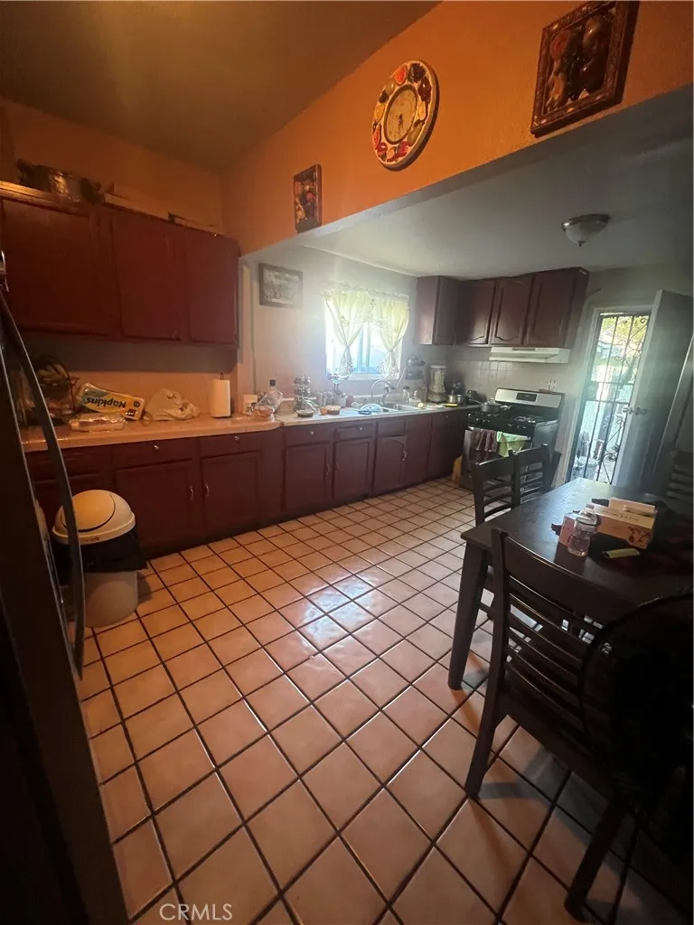 1734 E 63rd Street, Los Angeles, California 90001 home-pic-4
