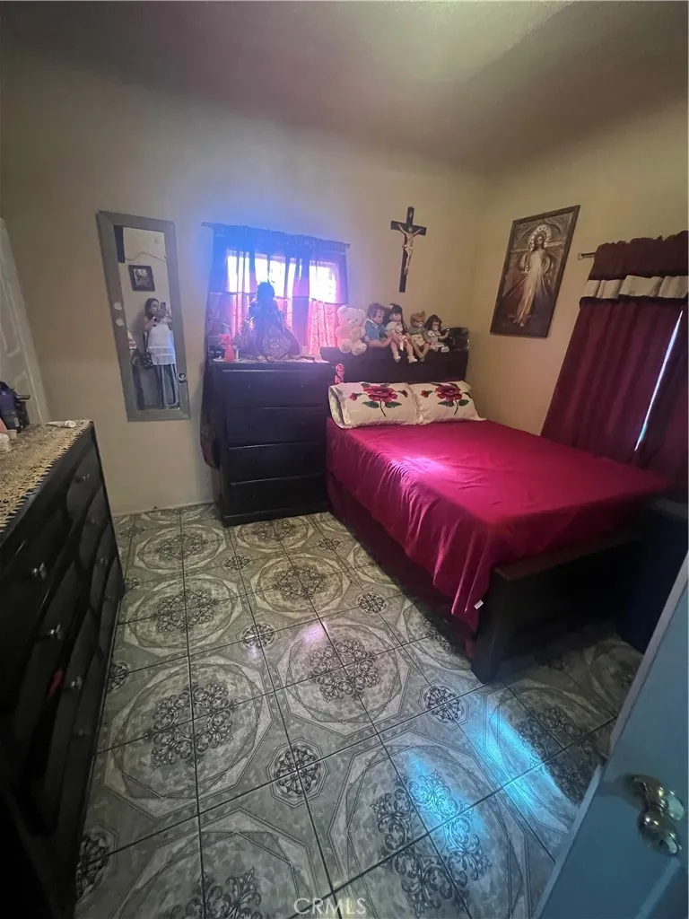 1734 E 63rd Street, Los Angeles, California 90001 home-pic-3