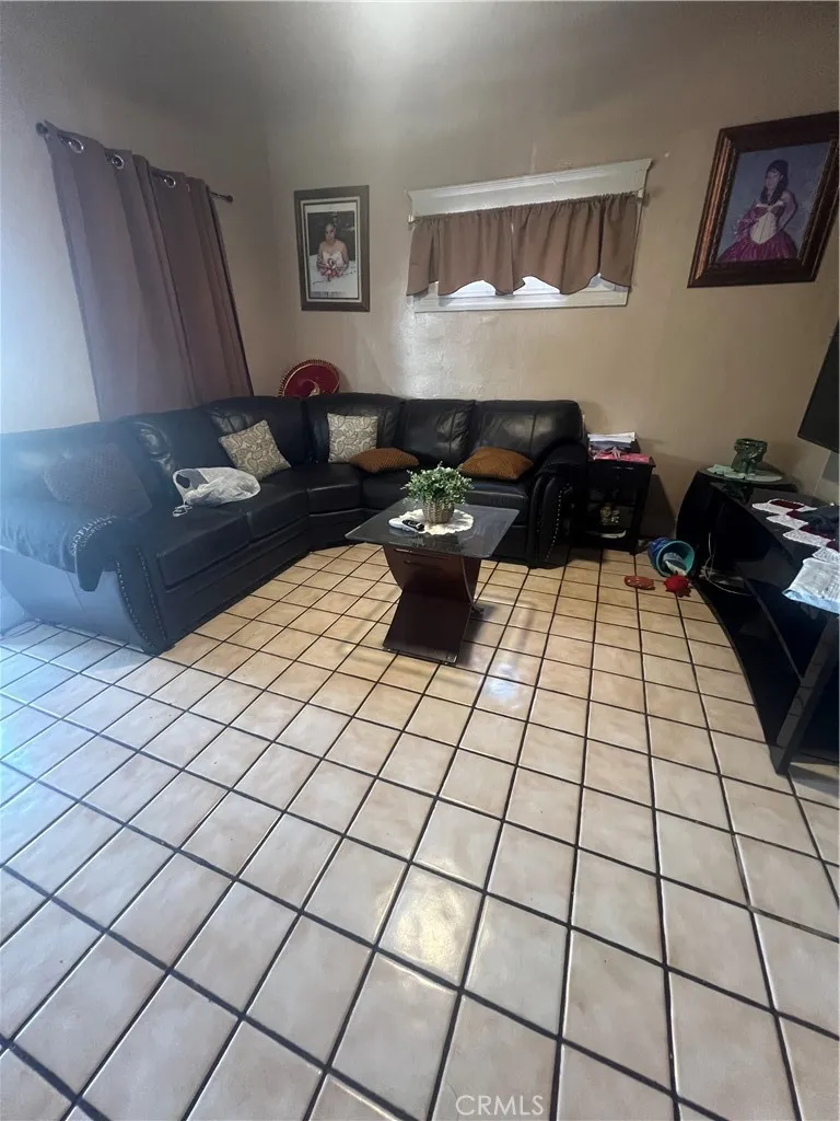 1734 E 63rd Street, Los Angeles, California 90001 home-pic-1