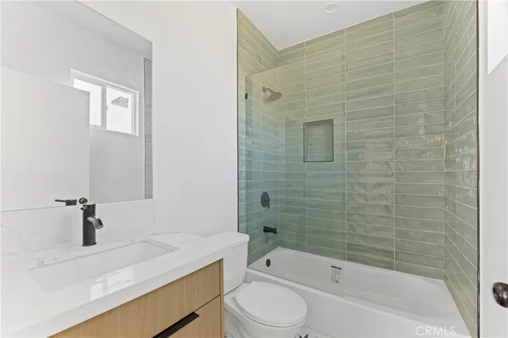 4511 Rosewood Avenue 1/2, Los Angeles, California 90004