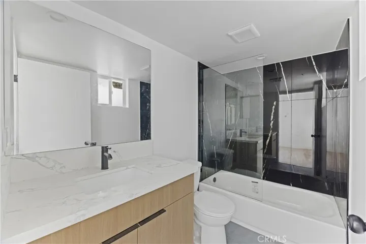 4511 Rosewood Avenue 1/2, Los Angeles, California 90004