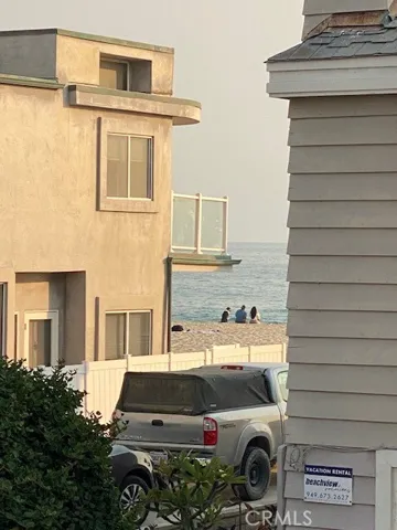 peek a boo view of the ocean