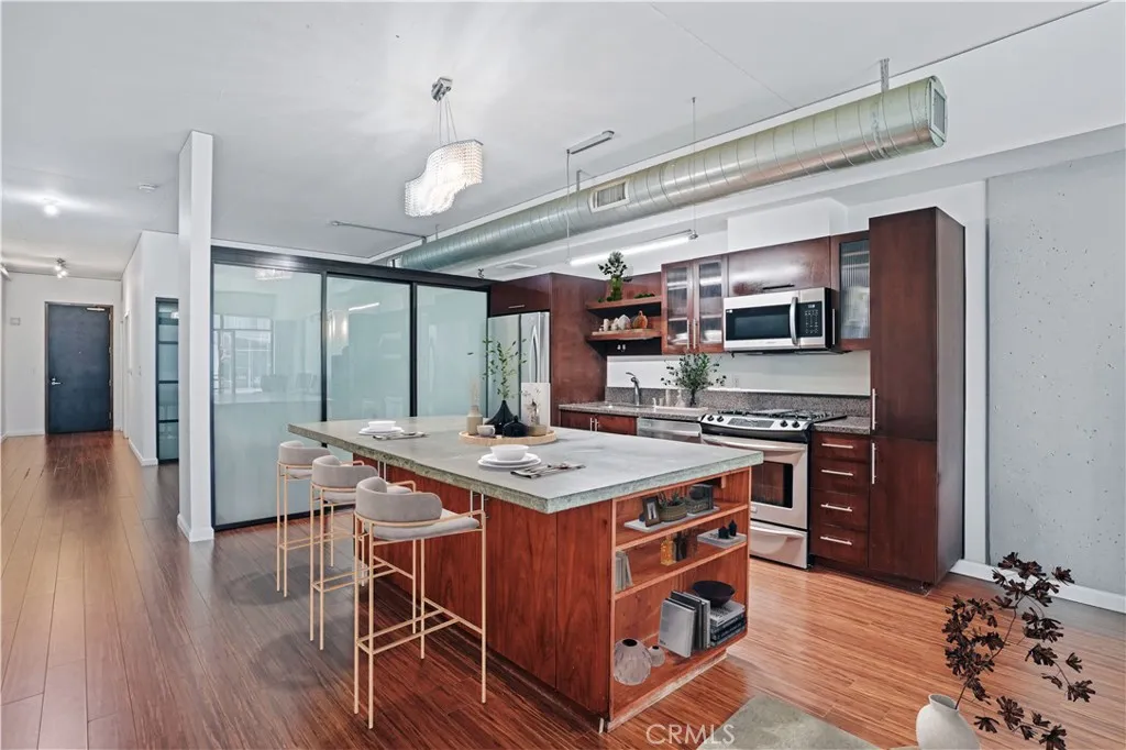 1111 S Grand Avenue 702, Los Angeles, California 90015 home-pic-2