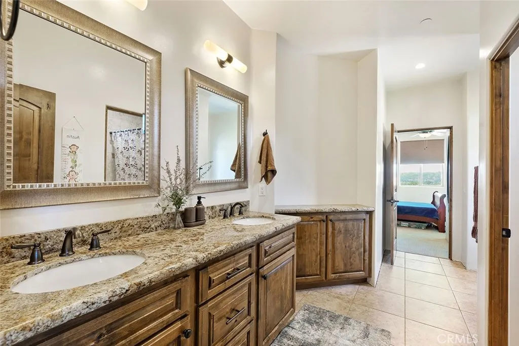 38193 Via Huerta, Murrieta, California 92562 home-pic-26