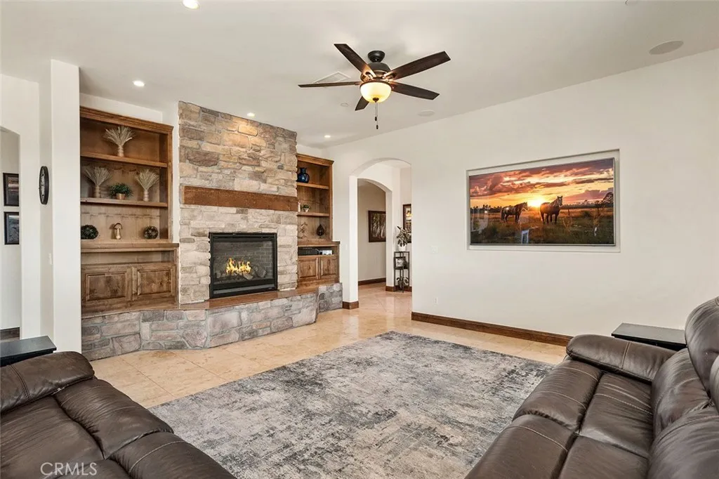 38193 Via Huerta, Murrieta, California 92562 home-pic-16