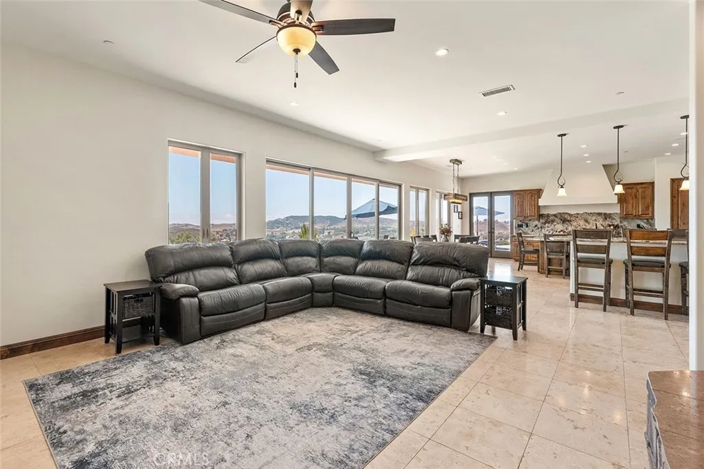 38193 Via Huerta, Murrieta, California 92562 home-pic-8