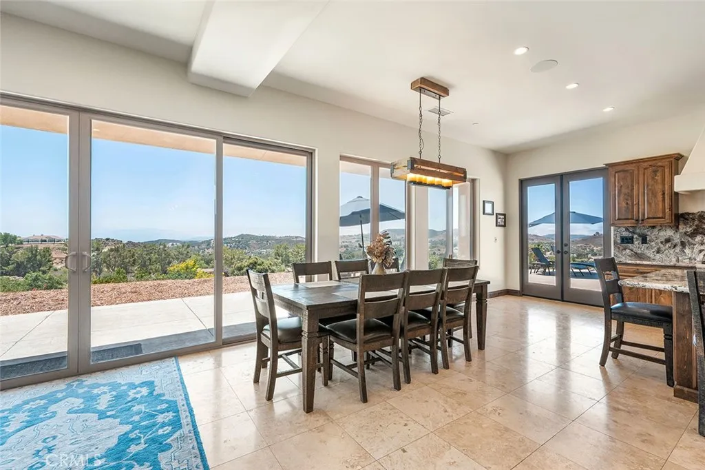 38193 Via Huerta, Murrieta, California 92562 home-pic-9