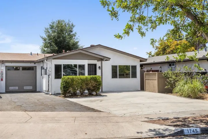 1745 Acorn St, Escondido, California 92027