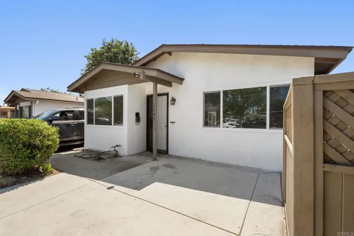 1745 Acorn St, Escondido, California 92027