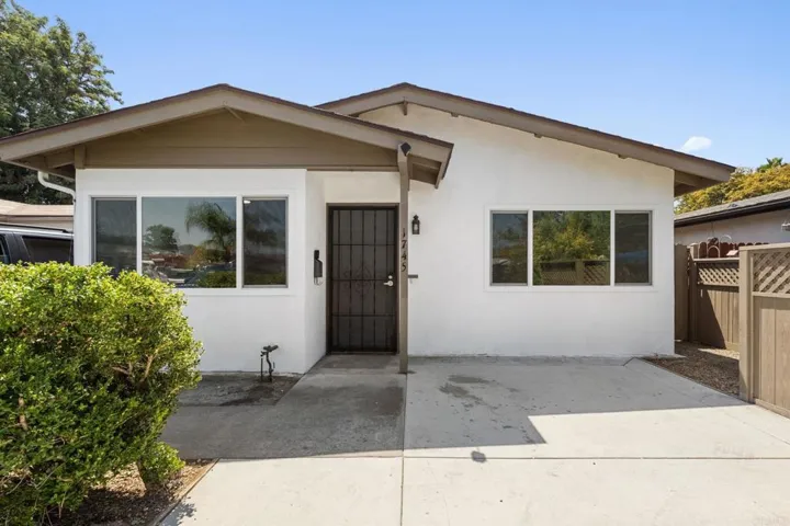 1745 Acorn St, Escondido, California 92027