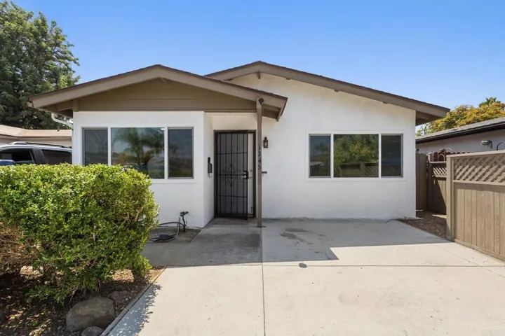1745 Acorn St, Escondido, California 92027