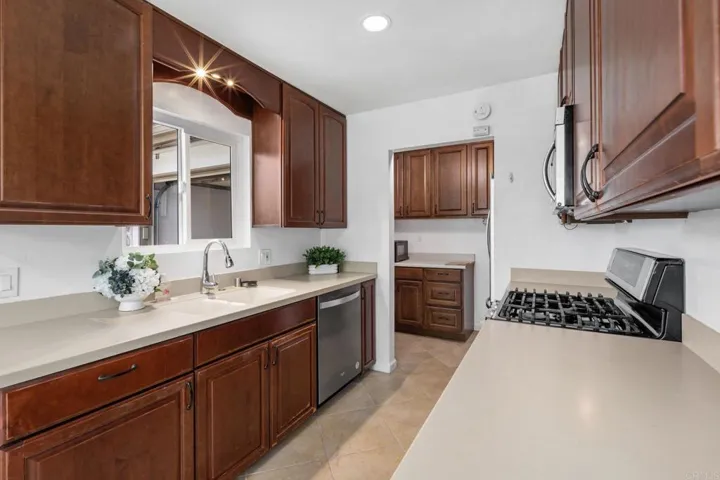 1745 Acorn St, Escondido, California 92027