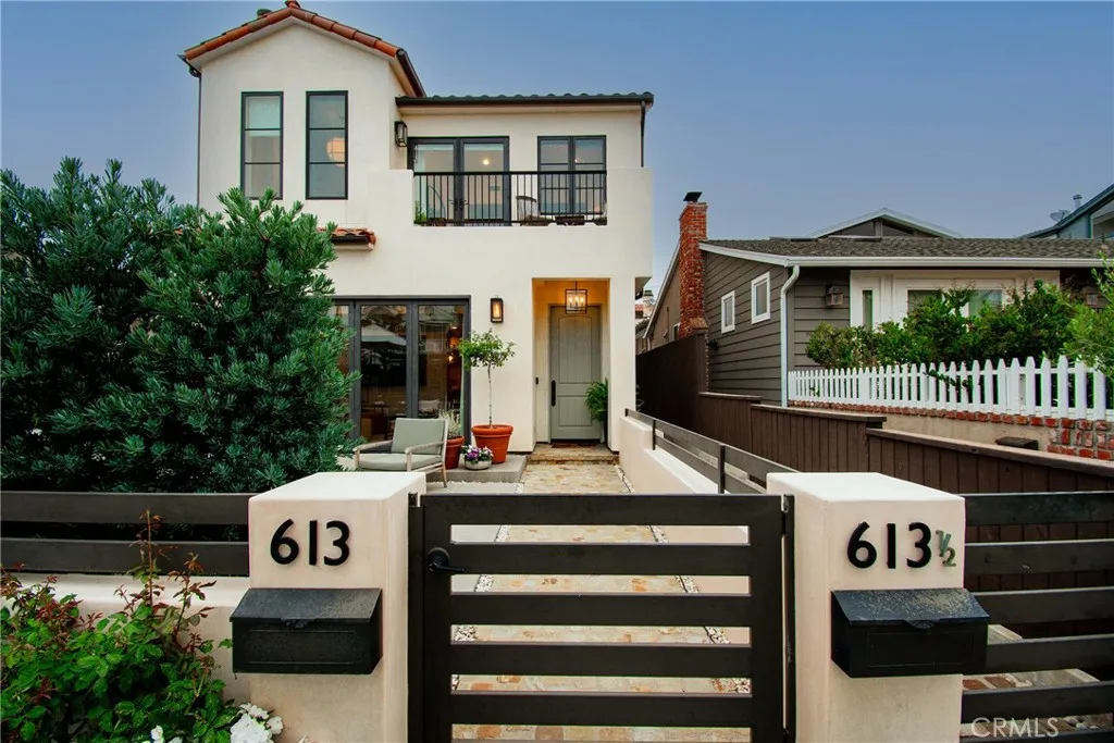 613 Larkspur Avenue, Corona Del Mar, California 92625, 3 Bedrooms Bedrooms, ,3 BathroomsBathrooms,Residential,For Sale,Larkspur,OC25180334