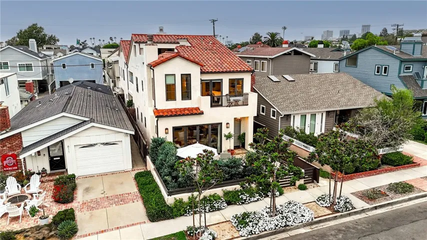613 Larkspur Avenue, Corona Del Mar, California 92625