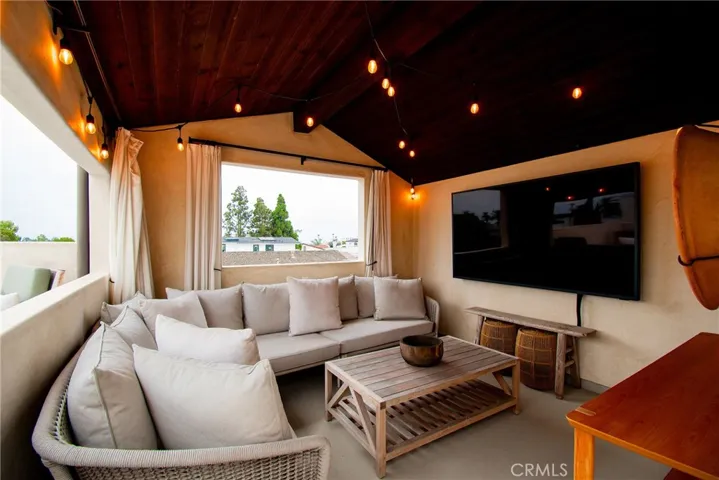 613 Larkspur Avenue, Corona Del Mar, California 92625