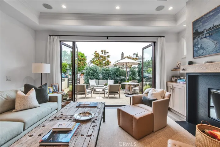 613 Larkspur Avenue, Corona Del Mar, California 92625