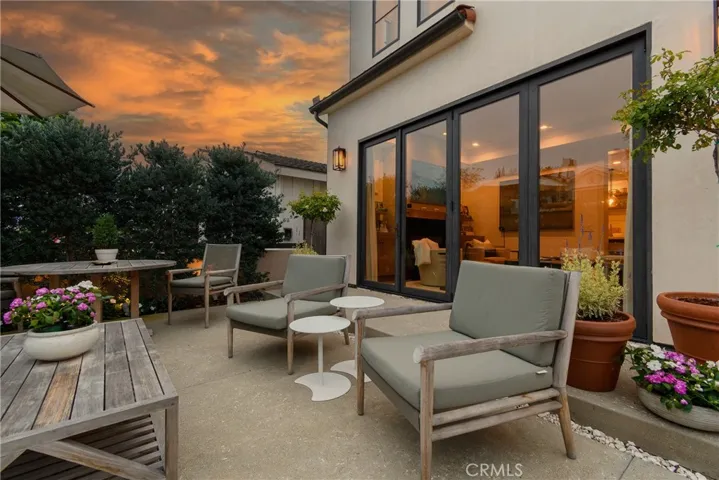 613 Larkspur Avenue, Corona Del Mar, California 92625
