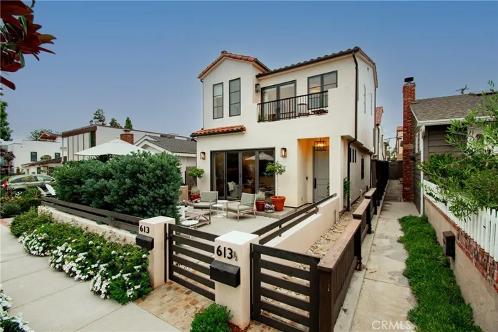 613 Larkspur Avenue, Corona Del Mar, California 92625