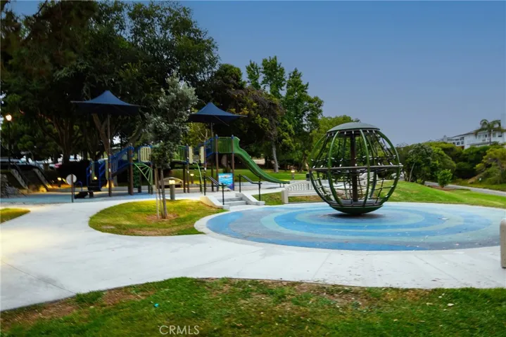 613 Larkspur Avenue, Corona Del Mar, California 92625