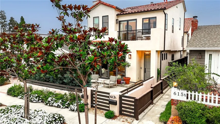 613 Larkspur Avenue, Corona Del Mar, California 92625