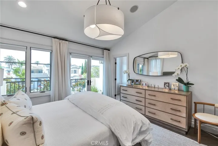 613 Larkspur Avenue, Corona Del Mar, California 92625