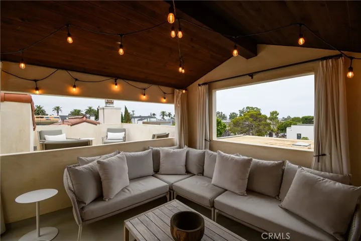 613 Larkspur Avenue, Corona Del Mar, California 92625
