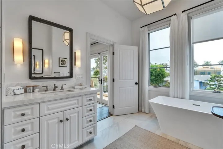 613 Larkspur Avenue, Corona Del Mar, California 92625