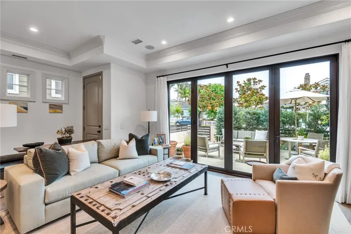 613 Larkspur Avenue, Corona Del Mar, California 92625