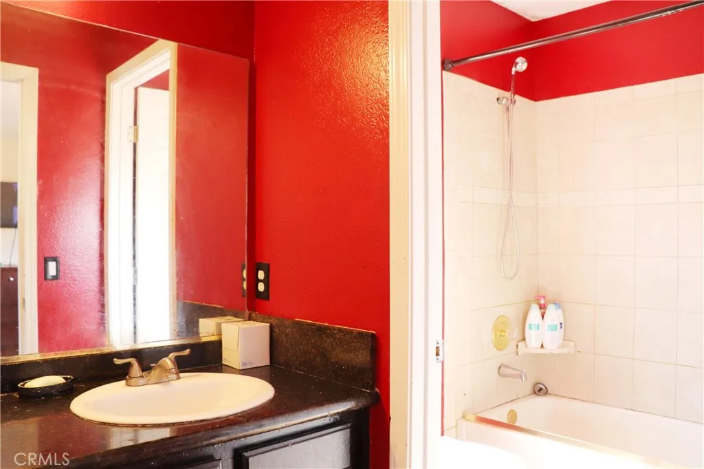 43964 Fallon Drive, Lancaster, California 93535 home-pic-11