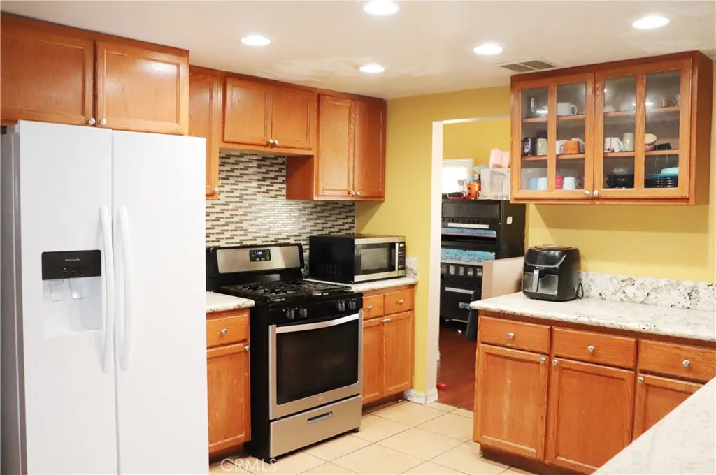 43964 Fallon Drive, Lancaster, California 93535 home-pic-5