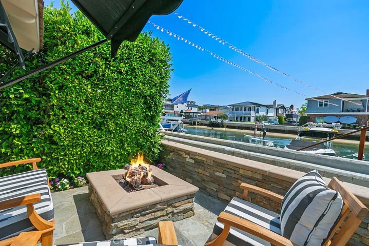 225 Grand Canal, Newport Beach, California 92662