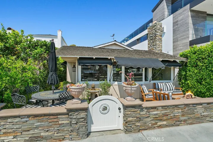 225 Grand Canal, Newport Beach, California 92662