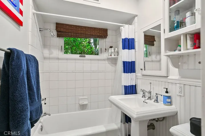 225 Grand Canal, Newport Beach, California 92662